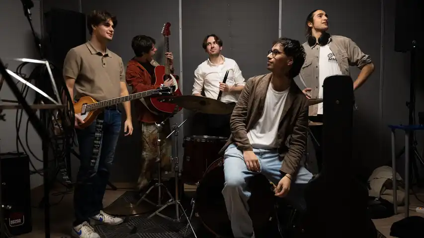 Contestant Image - The Strings Between
